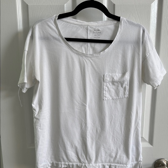 Old Navy Tops - ❤️Old Navy White “Boyfriend” Short Sleeve Tee